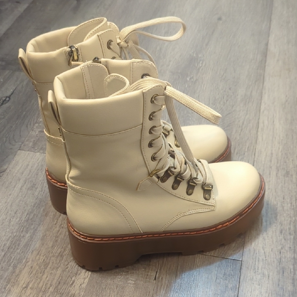 Circus by Sam Edelman Cream Combat Boots with Lace-Up Design - Picture 2 of 9